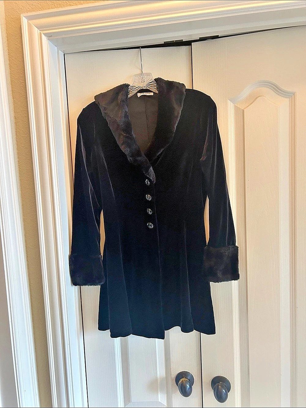 BASIC ESSENTIALS Black Faux-Fur Trim Coat Like New